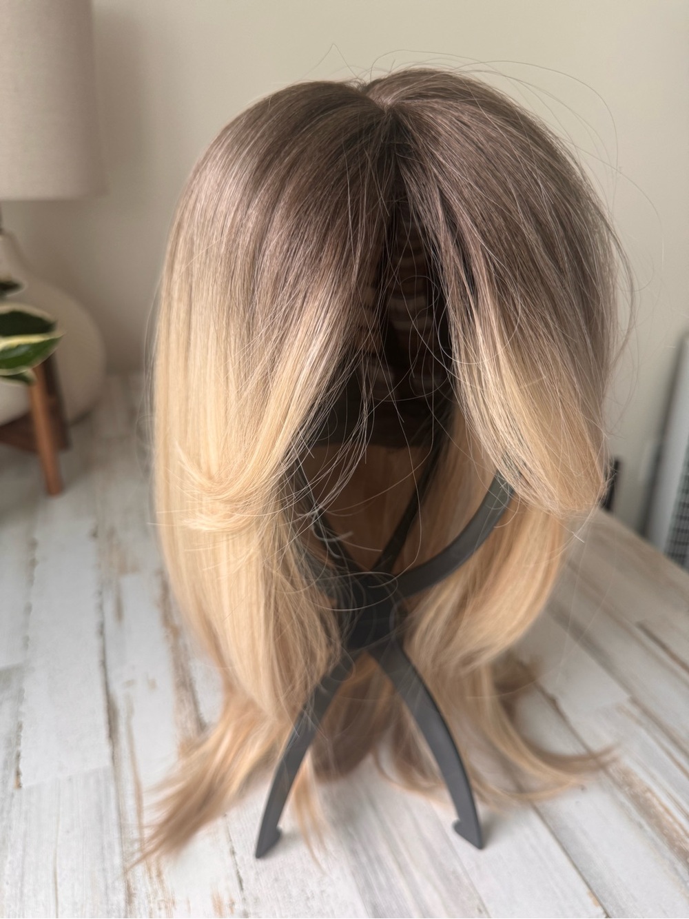 Long Layered Blonde Wigs for Women Synthetic Hair in Blonde